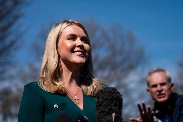 News Bilder des Tages White House Press Secretary Karoline Leavitt speaks with the press outside the Oval Office at the White House in Washington, DC on Wednesday, March 12, 2025.  WAP20250312329 BONNIExCASH