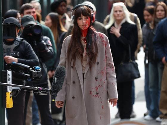Bilder des Jahres 2025, Entertainment 03 März Entertainment Themen der Woche KW11 Entertainment Bilder des Tages Dakota Johnson and Josh Hartnett are seen at the movie set of the Verity in New York City Featuring: Dakota Johnson Where: New York, New York, United States When: 12 Mar 2025 Credit: Jason Howard BauerGriffin INSTARimages EDITORIAL USE ONLY. NOT FOR USE BY NEWSPAPERS BASED IN THE UK. Copyright: xx instar54598116