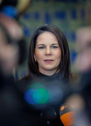 Annalena Baerbock (Buendnis 90 Die Gruenen), Bundesaussenministerin, gibt ein Statement vor dem Abflug nach Kanada zum G7 Aussenministertreffen. Fotografiert im Auftrag des Auswaertigen Amtes Berlin Deutschland Copyright: xThomasxKoehler AAx