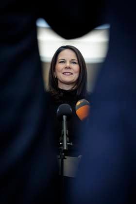 Annalena Baerbock (Buendnis 90 Die Gruenen), Bundesaussenministerin, gibt ein Statement vor dem Abflug nach Kanada zum G7 Aussenministertreffen. Fotografiert im Auftrag des Auswaertigen Amtes Berlin Deutschland Copyright: xThomasxKoehler AAx