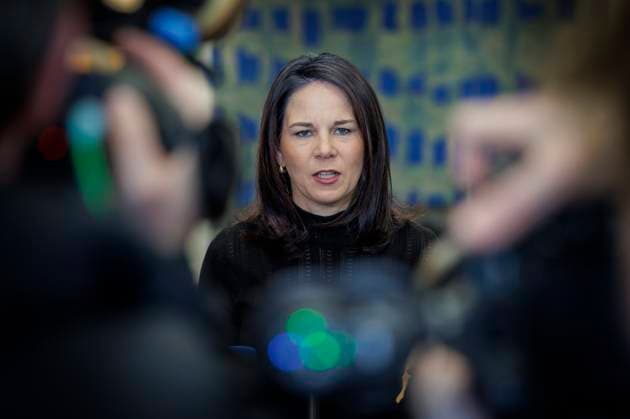 Annalena Baerbock (Buendnis 90 Die Gruenen), Bundesaussenministerin, gibt ein Statement vor dem Abflug nach Kanada zum G7 Aussenministertreffen. Fotografiert im Auftrag des Auswaertigen Amtes Berlin Deutschland Copyright: xThomasxKoehler AAx