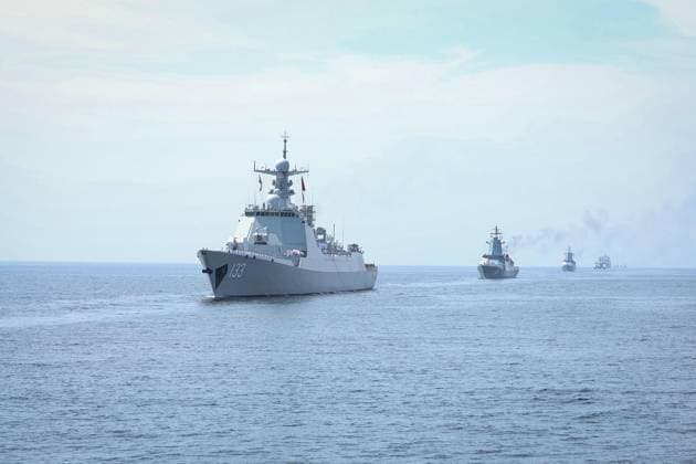 Golf von Oman, Gemeinsames Marinemanöver von Iran, Russland und China March 12, 2025, Gulf Of Oman, Indian Ocean, Iran: Navy ships engage in military exercises during joint drills conducted by Iran, Russia, and China in the Gulf of Oman. The three countries will be participating in a three-day naval exercise in the Gulf of Oman and the Indian Ocean. This week, the navies of Iran, Russia, and China are conducting military drills off the coast of Iran to enhance their cooperation. Gulf Of Oman Iran - ZUMAi98_ 20250312_zih_i98_095 Copyright: xIranianxArmyxOfficex
