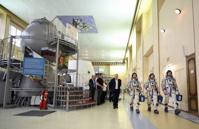 News Themen der Woche KW11 News Bilder des Tages Russia Space 8877588 13.03.2025 Prime crew members of the 73rd expedition to the International Space Station (ISS), NASA astronaut Jonny Kim, Roscosmos cosmonauts Sergey Ryzhikov and Alexey Zubritsky attend their training session at the Gagarin Cosmonaut Training Center in Star City outside Moscow, Russia. Grigory Sysoev Sputnik Star City Moscow region Russia  Copyright: xGrigoryxSysoevx