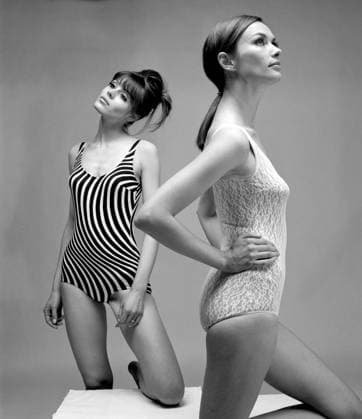 Archivbilder der Woche KW11 Badeanzugmode der 1960er Jahre. Zwei Models tragen die Badeanzugmode von 1966 1960s swimsuit fashion. Two models are wearing the swimsuit fashion of 1966 Copyright: imageBROKER Sjoberg ibljsj12887525.jpg