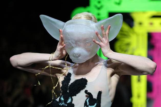 Bilder des Jahres 2025, Entertainment 03 MÃ¤rz Entertainment Themen der Woche KW11 Entertainment Bilder des Tages RUSSIA, MOSCOW - MARCH 13, 2025: A model wears a creation during a catwalk show for a new Vereja collection during the 4th Moscow Fashion Week at the Manege Central Exhibition Hall. Arina Antonova TASS  79081534