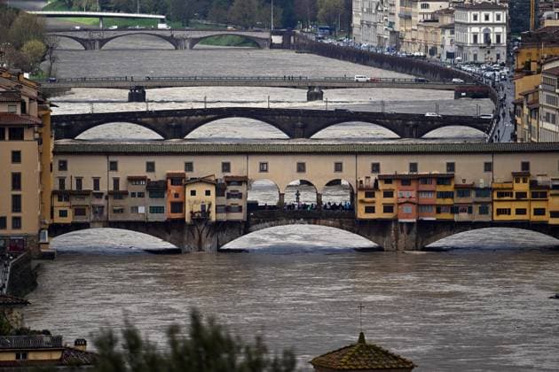 Bilder des Jahres 2025, News 03 März News Themen der Woche KW11 News Bilder des Tages March 14, 2025, Florence, Italy: The flood of the Arno river where the orange alert was triggered in Florence, Italy, 14 March 2025. Bad weather on Friday pummelled Tuscany and Emilia-Romagna as several rivers in the two regions were above alert level for torrential rain and flooding. In Tuscany, where schools remained closed in several cities including Florence amid an orange weather alert, heavy rain overnight peltered in particular the Mugello area north of the Tuscan city..ANSA CLAUDIO GIOVANNINI Florence Italy  - ZUMAa110 20250314_zaf_a110_001 Copyright: xClaudioxGiovanninix