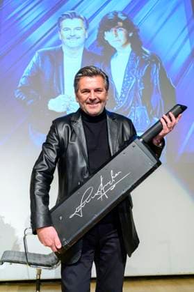 Thomas Anders bei der Übergabe einer originalen Yamaha KX5 Keytar von Modern Talking mit Kurzauftritt an die Stiftung Haus der Geschichte der Bundesrepublik Deutschland. Bonn, 11.03.2025