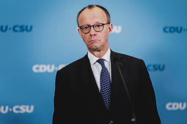 News Themen der Woche KW11 News Bilder des Tages Friedrich Merz, CDU-Parteivorsitzender, aufgenommen waehrend einer Pressekonferenz nach einer kurzfristig einberufenen Fraktionssitzung von CDU CSU ueber die Einigung mit den Buendnis 90 Die Gruenen zu der geplanten Grundgesetzaenderung zu Schuldenbremse sowie dem Sondervermoegen Infrastruktur in Berlin, 14.03.2025. Berlin Deutschland *** Friedrich Merz, CDU party leader, recorded during a press conference after a CDU CSU parliamentary group meeting convened at short notice on the agreement with Alliance 90 The Greens on the planned amendment to the constitution on the debt brake and the special infrastructure fund in Berlin, 14 03 2025 Berlin Germany Copyright: xFlorianxGaertnerx