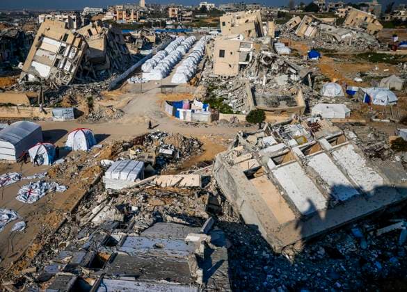 Bilder des Jahres 2025, News 03 März News Themen der Woche KW11 (250314) -- BEIT LAHIA, March 14, 2025 -- This photo taken on March 13, 2025 shows tents among destroyed buildings in Beit Lahia, northern Gaza Strip. (Photo by Xinhua) MIDEAST-GAZA-BEIT LAHIA-DESTRUCTION MahmoudxZaki 