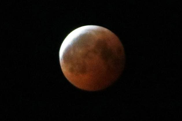 Bilder des Jahres 2025, News 03 März News Themen der Woche KW11 News Bilder des Tages Lunar Eclipse In Mexico City The full moon, also known as the blood moon, is seen in Mexico City, Mexico, on March 14, 2025, during the lunar eclipse. MÃ xico City Mexico  Copyright: xJosexLuisxToralesx originalFilename: torales-notitle250314_npHCd.jpg