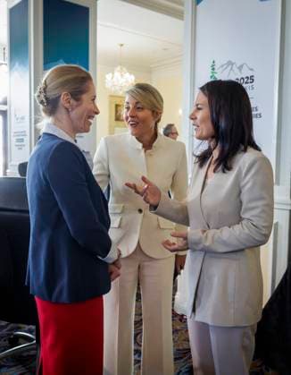 Annalena Baerbock (Buendnis 90 Die Gruenen), Bundesaussenministerin, aufgenommen im Rahmen ihrer Teilnahme am Treffen der G7 Aussenministerinnen und Aussenminister in Charlevoix, Kanada. Hier mit Melanie Joly (M), Aussenministerin von Kanada, und Kaja Kallas, Hoher Vertreter der EU fuer Aussen- und Sicherheitspolitik. Fotografiert im Auftrag des Auswaertigen Amtes Charlevoix Kanada Copyright: xThomasxKoehler AAx