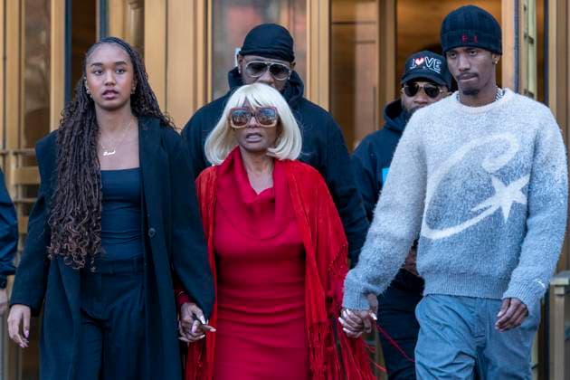 Bilder des Jahres 2025, Entertainment 03 März Entertainment Themen der Woche KW11 News Bilder des Tages Janice Combs (C) mother of US rapper and record executive Sean Combs, with the rapper s sons Chance Combs (L) and Christian Combs (R) leave Manhattan federal court in New York, US, 14 March 2025. Sean Combs pleaded not guilty in a new hearing, in which he faced accusations of forcing his employees to work long hours and threatening to punish those who did not collaborate in his sex trafficking scheme. Sean Combs pleads not guilty during New York hearing !ACHTUNG: NUR REDAKTIONELLE NUTZUNG!  Copyright: xAngelxColmenaresx AME9297 20250314-55016240894_1