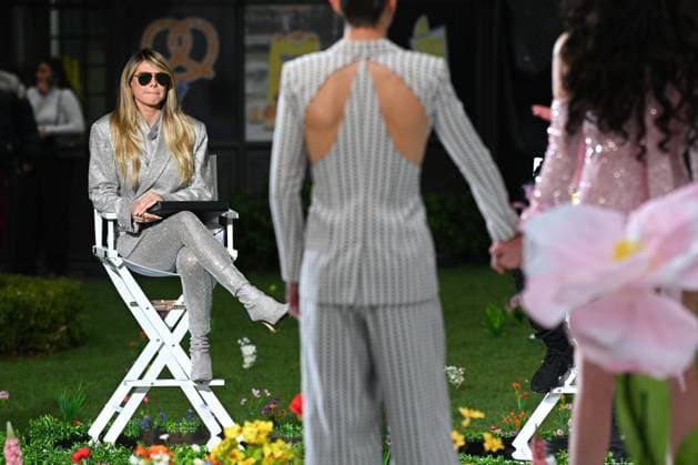Bilder des Jahres 2025, Entertainment 03 März Entertainment Themen der Woche KW11 Heidi Klum is seen on the set of Germany s Next Topmodel in Los Angeles Featuring: Heidi Klum Where: Los Angeles, California, United States When: 14 Mar 2025 Credit: BauerGriffin INSTARimages EDITORIAL USE ONLY. NOT FOR USE BY NEWSPAPERS BASED IN THE UK. Copyright: xPGx instar54602997