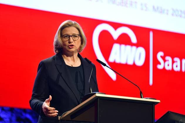 Die AWO Saarland startet am Samstag (15.3.2025) ihre Landeskonferenz in St. Ingbert. Hier spricht Ministerpräsidentin Anke Rehlinger zu den Delegierten. *** The AWO Saarland starts its state conference in St Ingbert on Saturday 15 3 2025 Minister President Anke Rehlinger speaks to the delegates here bub