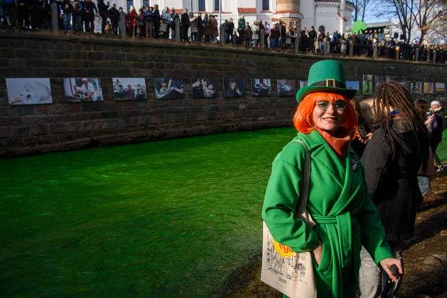 News Themen der Woche KW11 News Bilder des Tages St. Patrick s Day celebrations in Vilnius - 15 Mar 2025 A woman in green attire takes part in St. Patrick s Day celebrations. St. Patrick s Day was celebrated in Vilnius with the waters of the Vilia River in the city center turning green for half an hour. Vilnius Lithuania Copyright: xYauhenxYerchakx xSOPAxImagesx st.patricks_day_vilnius_yerchak_0437