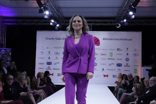 15.03.2025 Neu-Isenburg, Hotel Hilton Kleider machen Leute Benefiz Gala Modenschau - Prominente auf dem Catwalk Ex-Boxerin Regina Halmich ehrenamtliche Botschafterin des Deutschen Kinderhilfswerkes DFL DFB REGULATIONS PROHIBIT ANY USE OF PHOTOGRAPHS AS IMAGE SEQUENCES AND OR QUASI-VIDEO.