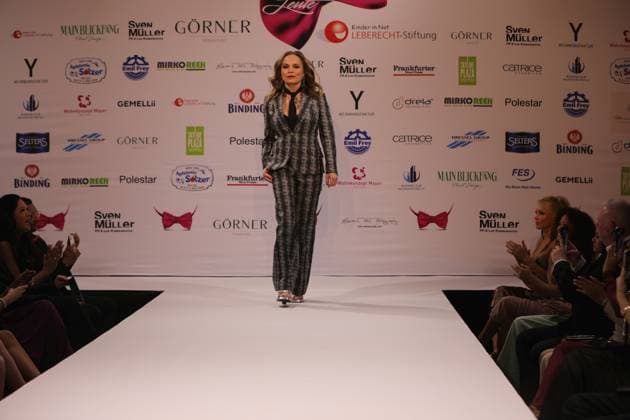 15.03.2025 Neu-Isenburg, Hotel Hilton Kleider machen Leute Benefiz Gala Modenschau - Prominente auf dem Catwalk Ex-Boxerin Regina Halmich ehrenamtliche Botschafterin des Deutschen Kinderhilfswerkes DFL DFB REGULATIONS PROHIBIT ANY USE OF PHOTOGRAPHS AS IMAGE SEQUENCES AND OR QUASI-VIDEO.