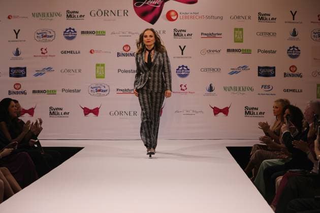 15.03.2025 Neu-Isenburg, Hotel Hilton Kleider machen Leute Benefiz Gala Modenschau - Prominente auf dem Catwalk Ex-Boxerin Regina Halmich ehrenamtliche Botschafterin des Deutschen Kinderhilfswerkes DFL DFB REGULATIONS PROHIBIT ANY USE OF PHOTOGRAPHS AS IMAGE SEQUENCES AND OR QUASI-VIDEO.