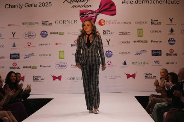 15.03.2025 Neu-Isenburg, Hotel Hilton Kleider machen Leute Benefiz Gala Modenschau - Prominente auf dem Catwalk Ex-Boxerin Regina Halmich ehrenamtliche Botschafterin des Deutschen Kinderhilfswerkes DFL DFB REGULATIONS PROHIBIT ANY USE OF PHOTOGRAPHS AS IMAGE SEQUENCES AND OR QUASI-VIDEO.