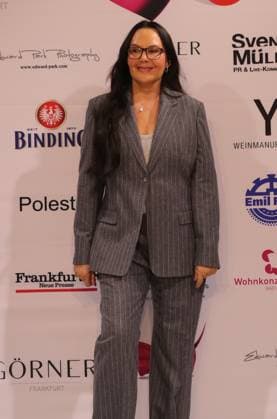 15.03.2025 Neu-Isenburg, Hotel Hilton Kleider machen Leute Benefiz Gala Modenschau - Prominente auf dem Catwalk Natascha Ochsenknecht ehemaliges Model DFL DFB REGULATIONS PROHIBIT ANY USE OF PHOTOGRAPHS AS IMAGE SEQUENCES AND OR QUASI-VIDEO.