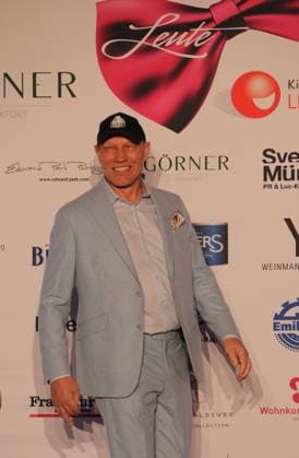 15.03.2025 Neu-Isenburg, Hotel Hilton Kleider machen Leute Benefiz Gala Modenschau - Prominente auf dem Catwalk Ex-Boxer Axel Schulz DFL DFB REGULATIONS PROHIBIT ANY USE OF PHOTOGRAPHS AS IMAGE SEQUENCES AND OR QUASI-VIDEO.