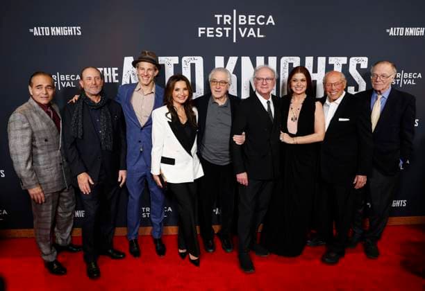 Entertainment Themen der Woche KW11 Entertainment Bilder des Tages James Ciccone, Charles Winkler, Jason Sosnoff, Kathrine Narducci, Robert De Niro, Barry Levinson, Debra Messing, Irwin Winkler and Nicholas Pileggi arrive on the red carpet for the The Alto Knights New York Premiere at AMC Lincoln Square Theater on Saturday, March 15, 2025 in New York City.  NYP20250315130 JOHNxANGELILLO