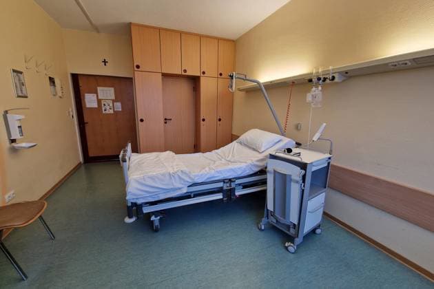 Hachenburg Themenfoto: Krankheit, Krankenhaus, Klinik, Krankenzimmer, Einzelzimmer, 15.03.2025 Einzelzimmer im DRK Krankenhaus Hachenburg Themenfoto: Krankheit, Krankenhaus, Klinik, Krankenzimmer, Einzelzimmer, 15.03.2025 *** Hachenburg Theme photo illness, hospital, clinic, sick room, single room, 15 03 2025 Single room in the DRK Hospital Hachenburg Theme photo illness, hospital, clinic, sick room, single room, 15 03 2025 Copyright: xEibner-Pressefoto JuergenxAugstx EP_JAT