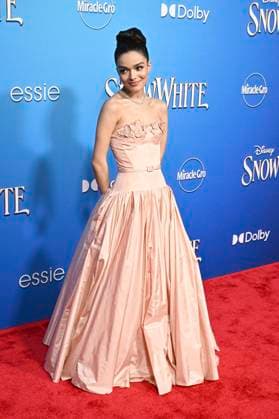 Bilder des Jahres 2025, Entertainment 03 März Entertainment Themen der Woche KW11 Rachel Zegler bei der Weltpremiere des Kinofilms Snow White Schneewittchen im El Capitan Theatre. Los Angeles, 15.03.2025 *** Rachel Zegler at the world premiere of the movie Snow White Snow White at the El Capitan Theatre Los Angeles, 15 03 2025 Foto:xD.xStarbuckx xFuturexImagex schneewittchen_5482