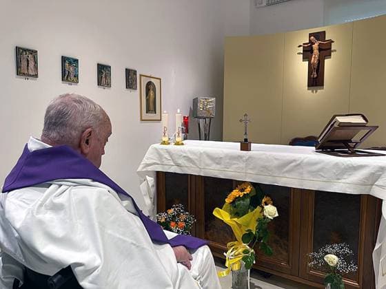 News Themen der Woche KW11 News Bilder des Tages ITALY - POPE FRANCIS CELEBRATES A ,ASS INSIDE THE CHAPEL OF THE AGOSTINO GEMELLI POLYCLINIC IN ROME - 2025 3 16 Italy, Rome, Vatican, 2025 3 16 Pope Francis celebrates a mass inside the chapel of the Agostino Gemelli polyclinic in Rome, EDITORIAL USE ONLY - NO BOOKS Copyright: xVATICANxMEDIAx