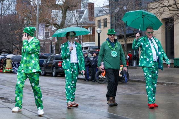 2025 Toronto St. Patrick s Day Parade Four parade participants walk in their all-green outfits during the 2025 Toronto St. Patrick s Day Parade in Toronto, Ontario, Canada, on March 16, 2025. Toronto Ontario Canada  Copyright: xIndrawanxKumalax originalFilename: kumala-2025toro250316_np3ln.jpg