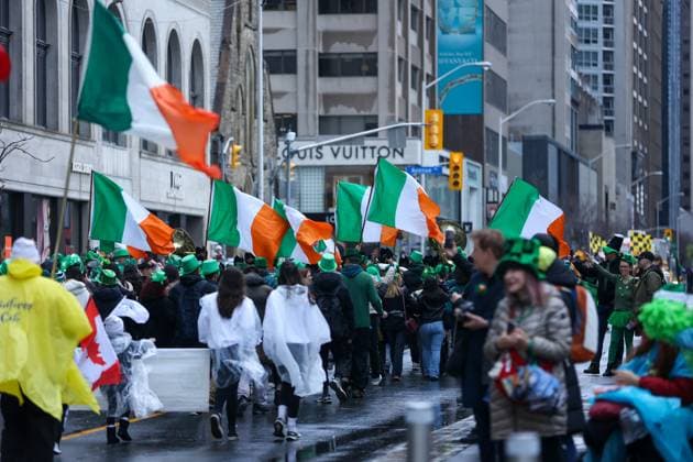2025 Toronto St. Patrick s Day Parade Parade participants carry Irish flags as they walk past spectators during the 2025 Toronto St. Patrick s Day Parade in Toronto, Ontario, Canada, on March 16, 2025. Toronto Ontario Canada  Copyright: xIndrawanxKumalax originalFilename: kumala-2025toro250316_npgFn.jpg