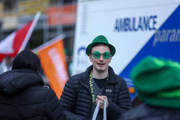 2025 Toronto St. Patrick s Day Parade A spectator wears Irish-themed accessories during the 2025 Toronto St. Patrick s Day Parade in Toronto, Ontario, Canada, on March 16, 2025. Toronto Ontario Canada  Copyright: xIndrawanxKumalax originalFilename: kumala-2025toro250316_nppqU.jpg