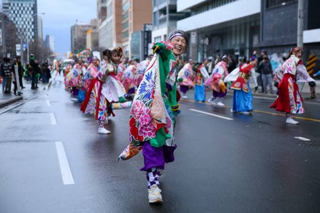 2025 Toronto St. Patrick s Day Parade A parade participant in a Japanese-themed costume performs a traditional dance during the 2025 Toronto St. Patrick s Day Parade in Toronto, Ontario, Canada, on March 16, 2025. Toronto Ontario Canada  Copyright: xIndrawanxKumalax originalFilename: kumala-2025toro250316_nptEa.jpg