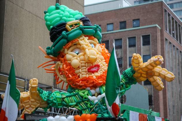 2025 Toronto St. Patrick s Day Parade A giant balloon of an Irish Leprechaun appears during the 2025 Toronto St. Patrick s Day Parade in Toronto, Ontario, Canada, on March 16, 2025. Toronto Ontario Canada  Copyright: xIndrawanxKumalax originalFilename: kumala-2025toro250316_npXAy.jpg