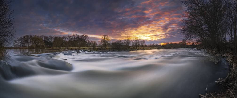 Creative Highlights World Langzeitbelichtung eines Wasserfall im Sonnenuntergang, Winter, Panorama, Fluss, Leine, Neustadt am Rübenberge, Hannover, Niedersachsen, Deutschland, Europa Long exposure of a waterfall at sunset, winter, panorama, river, Leine, Neustadt am Rübenberge, Hanover, Lower Saxony, Germany, Europe Copyright: imageBROKER KarstenxJeltsch iblkje12915619.jpg