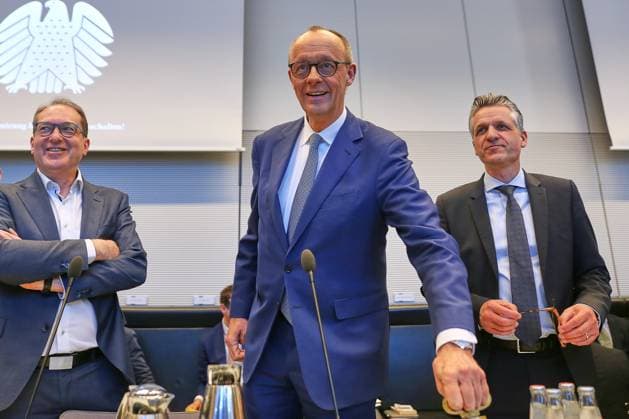 Bilder des Jahres 2025, News 03 März News Themen der Woche KW12 Berlin, Deutschland, 17.03.2025: Deutscher Bundestag: Fraktionssitzung CDU CSU: Alexander Dobrindt, Friedrich Merz, Thorsten Frei *** Berlin, Germany, 17 03 2025 German Bundestag Parliamentary Group Meeting CDU CSU Alexander Dobrindt, Friedrich Merz, Thorsten Frei Copyright: xdtsxNachrichtenagenturx dts_62404