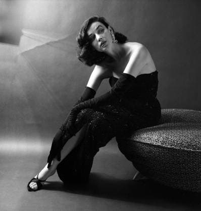RECORD DATE NOT STATED Linda Darnell Circa 1952 in Los Angeles, California: American actress LINDA DARNELL poses in a glamorous black gowngloves and heels in Hollywood. Copyright: x1952,entertainment,film,Hollywood,LindaxDarnell,movies,vintage,classic,classicxHollywood,1950 s,vintagexHollywood,GoldenxAgexofxHollywood,x
