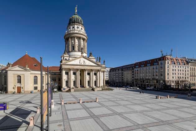 Gendarmenmarkt nach Wiedereröffnung, Berlin, 17.03.2025 Gendarmenmarkt, Umgestaltung, Ende der Bauzeit, Franzoesischer Dom, 17.03.2025, Berlin, Deutschland < english> Gendarmenmarkt, redesign, end of construction period, March 17, 2025, Berlin, Germany Berlin Gendarmenmarkt Berlin Deutschland, Germany *** Gendarmenmarkt after reopening, Berlin, 17 03 2025 Gendarmenmarkt, redesign, end of construction period, Franzoesischer Dom, 17 03 2025, Berlin, Germany english Gendarmenmarkt, redesign, end of construction period, March 17, 2025, Berlin, Germany Berlin Gendarmenmarkt Berlin Germany, Germany Copyright: xPeterxEngelkex