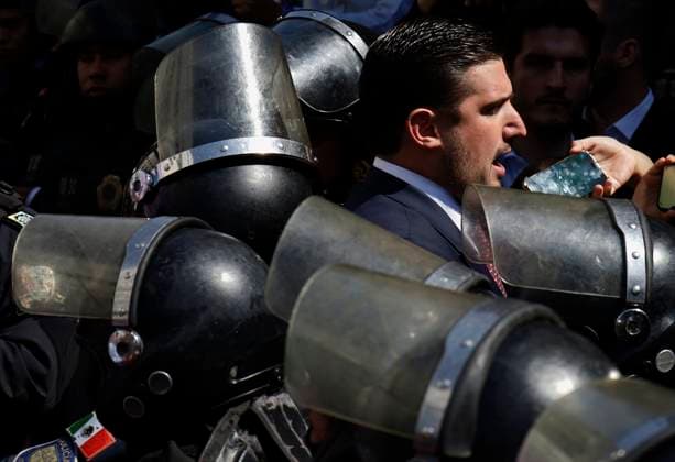 Historic: Mexico City Congress Approves Resolution Banning Violent Bullfighting Pedro Enrique Haces Lago, a Morena party representative in the Mexico City Congress, seeks to have bull horns removed from the protection system and is visibly upset and protected by police after the ruling banning violent bullfights is approved, following the initiative submitted by Mayor Clara Brugada, in Mexico City, Mexico, on March 18, 2025. Mexico City Mexico City Mexico  Copyright: xGerardoxVieyrax originalFilename: vieyra-notitle250318_npS6D.jpg