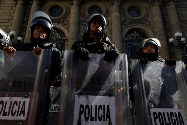 Historic: Mexico City Congress Approves Resolution Banning Violent Bullfighting Police guard the Mexico City Congress after the approval of the ruling banning violent bullfights, following the initiative submitted by Mayor Clara Brugada in Mexico City, Mexico, on March 18, 2025. Mexico City Mexico City Mexico  Copyright: xGerardoxVieyrax originalFilename: vieyra-notitle250318_npum3.jpg