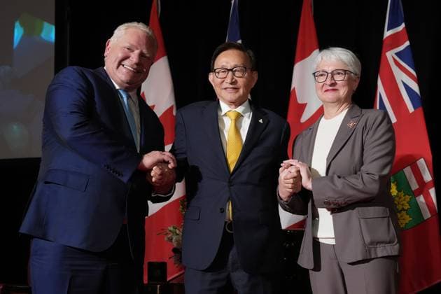 March 19, 2025, Toronto, On, CANADA: Ontario Premier Doug Ford, left to right, Minister of Seniors and Accessibility Raymond Cho and Ontario Lt. Gov. Edith Dumont pose for a photo during a cabinet swearing-in ceremony in Toronto on Wednesday, March 19, 2025. Toronto CANADA  - ZUMAc35_ 20250319_zaf_c35_050 Copyright: xNathanxDenettex