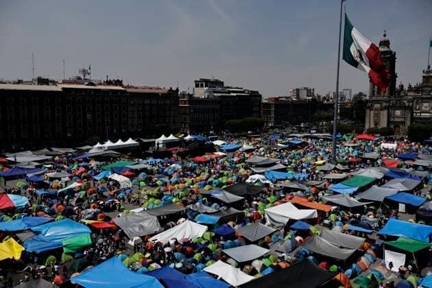 March 19, 2025, Mexico City, Cdmx, Mexico: Thousands of teachers from the National Coordinator of Education Workers (CNTE) are holding a 72-hour sit-in, setting up tents and banners in Constitution Square, in front of the National Palace in Mexico City, despite President Claudia Sheinbaum s decision to withdraw the initiative to reform the Law of the Institute of Security and Social Services for State Workers Mexico City Mexico - ZUMAp204 20250319_zip_p204_032 Copyright: xJosuexPerezx