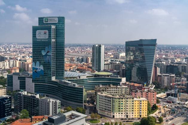 The Lombardy Region Tower, alongside the Gioia 22 Tower and Torre Galfa, rises against the backdrop of urban skyline. Milan (Italy), October 5th, 2022 Milan Italy - ZUMAesty 20221005_aac_m169_001 Copyright: xDimitarxHarizanovx