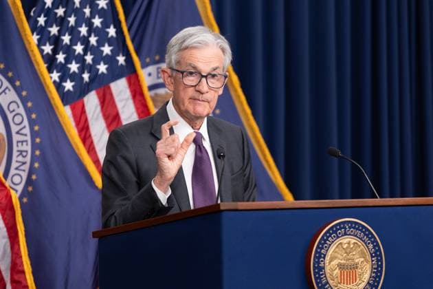 News Themen der Woche KW12 News Bilder des Tages (250319) -- WASHINGTON, March 19, 2025 -- U.S. Federal Reserve Chair Jerome Powell attends a press conference in Washington, D.C., the United States, on March 19, 2025. The U.S. Federal Reserve on Wednesday left target range for the federal funds rate unchanged at 4.25 percent to 4.5 percent, amid rising inflation concerns due to the Trump administration s tariff policies. ) U.S.-WASHINGTON, D.C.-FED-INTEREST RATES-UNCHANGED HuxYousong 