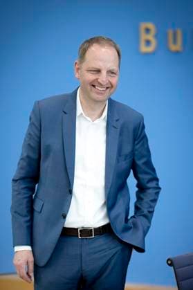 Thomas Heilmann, Klimaschutz DEU, Deutschland, Germany, Berlin, 17.03.2025 Thomas Heilmann , Mittglied Deutscher Bundestag MdB Bundesvorsitzender der KlimaUnion CDU , waehrend der Bundespressekonferenz zum Thema Gutachten zur rechtlichen Verpflichtungen der neuen Bundesregierung beim Klimaschutz in Berlin Deutschland en: Thomas Heilmann , Member of the German Bundestag MdB Federal Chairman of the KlimaUnion CDU , during the Federal Press Conference on the subject of the report on the legal obligations of the new Federal Government in climate protection in Berlin Germany *** Thomas Heilmann, Klimaschutz DEU, Deutschland, Germany, Berlin, 17 03 2025 Thomas Heilmann , Member of the German Bundestag MdB Federal Chairman of the KlimaUnion CDU