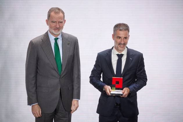 The King presents the eighth edition of the National SME of the Year Award King Felipe VI, presents the award to the winners during the eighth edition of the National SME of the Year Award organized by the Spanish Chamber of Commerce and Banco Santander, at the headquarters of Santander Spain, on March 20, 2025, in Madrid Spain The award recognizes the work of small and medium enterprises as generators of wealth and creators of employment in the performance of their daily work 20 MARCH 2025 Jesús Hellí Espana  Copyright: xJesusxHellinx 6592479