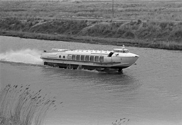 Turkmen SSR 8849381 01.08.1985 The Belarus hydrofoil cruiser moves along the Karakum Canal, Turkmen SSR. Stanislav Korytnikov Turkmenistan  Copyright: xStanislavxKorytnikovx