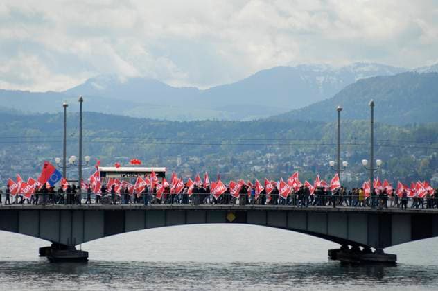 1. MAI 2008 IN ZUERICH Offizieller 1. Mai-Umzug mit rund 10 000 Teilnehmern am Donnerstag (01.05.08) durch die Zürcher Innenstadt anlässlich des Tages der Arbeit. Zürich Zurich Schweiz Suisse Svizzera Switzerland *** 1 MAY 2008 IN ZURICH Official May Day parade with around 10,000 participants on Thursday 01 05 08 through Zurich city center to mark Labor Day Zurich Zurich Schweiz Suisse Svizzera Switzerland  Copyright: Ex-PressxMarkusxFortex MFO20080501_14