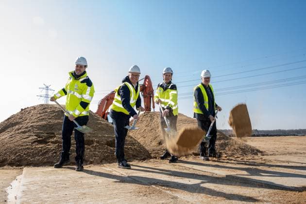 News Themen der Woche KW12 News Bilder des Tages Kiel, Hardebek S-H 20.03.2025., Spatenstich für das neue TenneT Umspannwerk in Hardebek mit Energiewendeminister Tobias Goldschmidt. Zukünftiges Umspannwerk ein neuer Meilenstein für den Netzausbau und Energietransport *** Kiel, Hardebek S H 20 03 2025 , Ground-breaking ceremony for the new TenneT substation in Hardebek with Energy Minister Tobias Goldschmidt Future substation a new milestone for grid expansion and energy transport