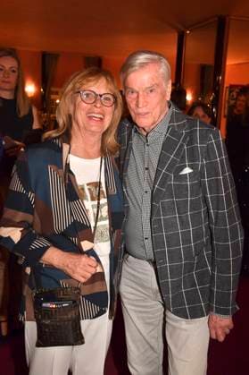 Mona Freiberg und Jochen Busse bei der Premiere des Theaterstücks Kardinalfehler in der Komödie im Bayerischen Hof. München, 20.03.2025 *** Mona Freiberg and Jochen Busse at the premiere of the play Kardinalfehler at the Komödie im Bayerischen Hof Munich, 20 03 2025 Foto:xB.xInsingerx xFuturexImagex kardinalfehler_5335